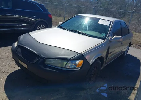 1997 Toyota Camry Le z USA, uszkodzony, nr VIN 4T1BG22K9VU148383